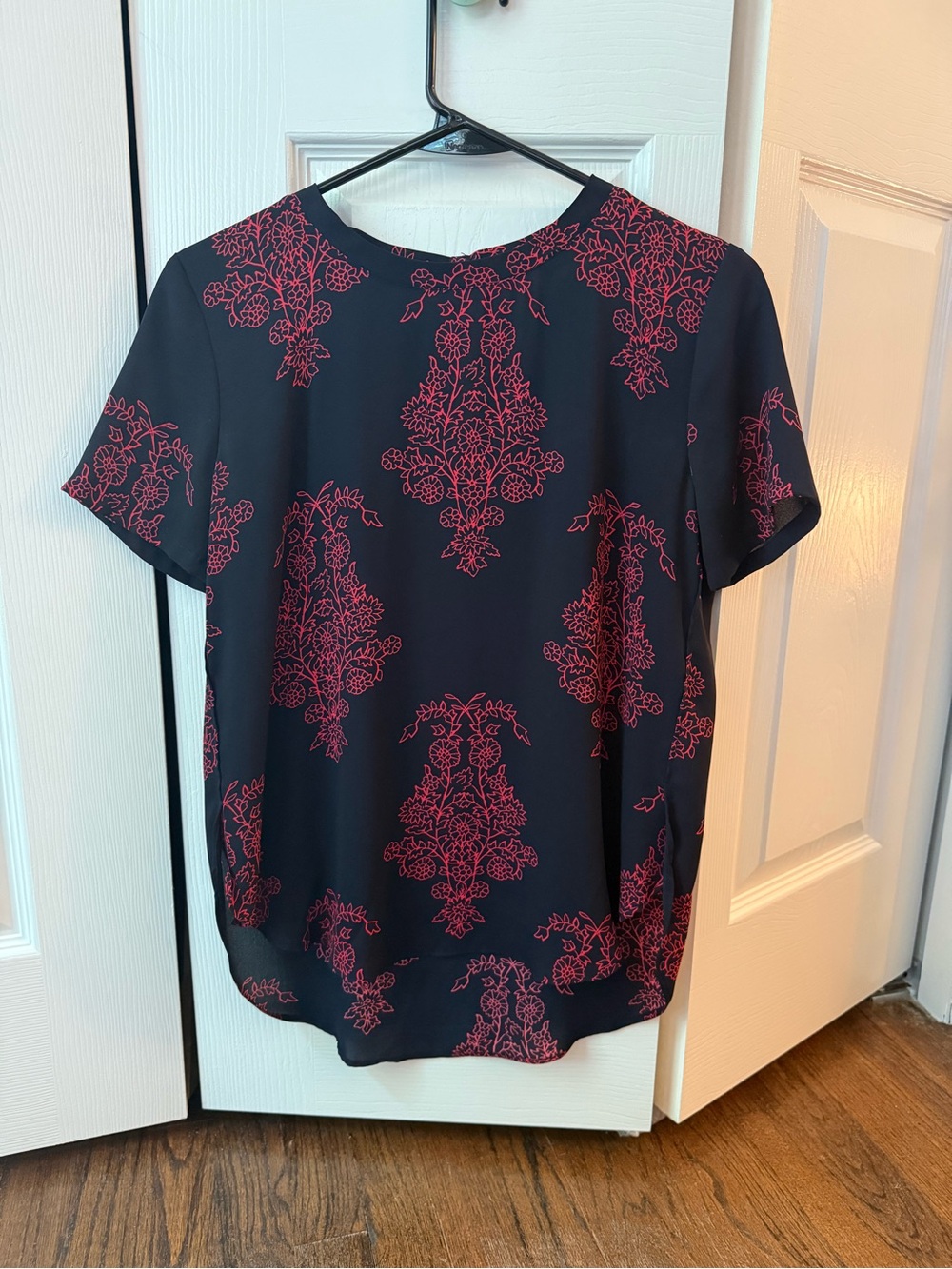 Women's XS LOFT Lightweight Navy Blouse with Pink Floral Outline